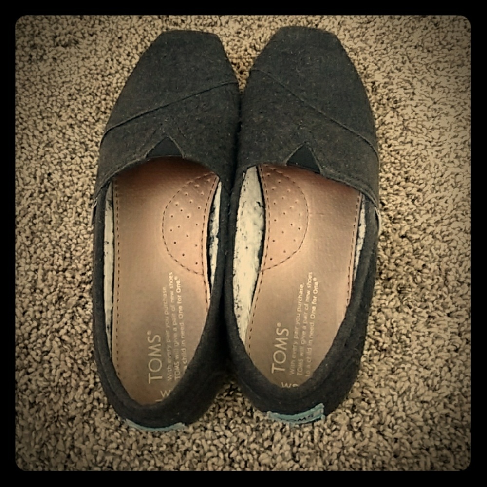 Grey/Black Tom's
